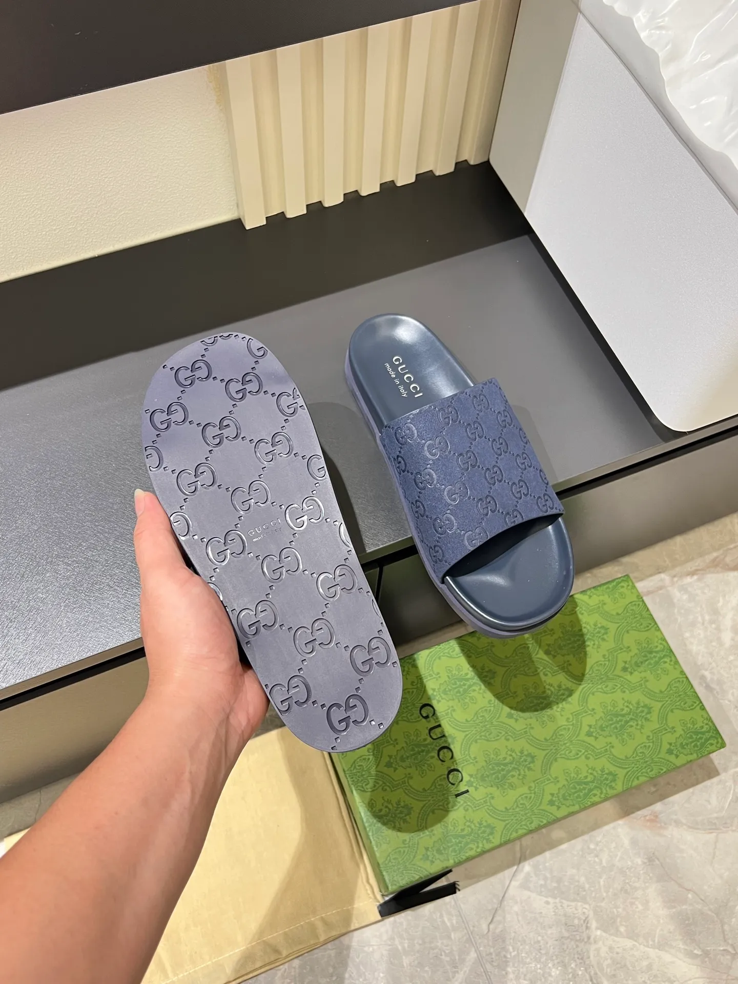 Men's Men's Shoes 💰p320 "GUCC＊" These slippers are made of GG polyester and feature a Gucci label on the front, adding a bold logo feel to the style. "Gucci Made in Italy" stamped label Rubber sole. Size 38-44